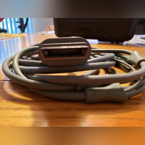 XBOX 360 HDTV CABLE Free with order - Picture 4 of 9